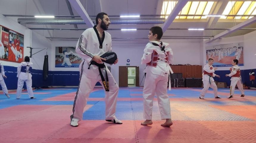 Sporculuktan antrenörlüğe geçerek yeni sporcular yetiştiriyor