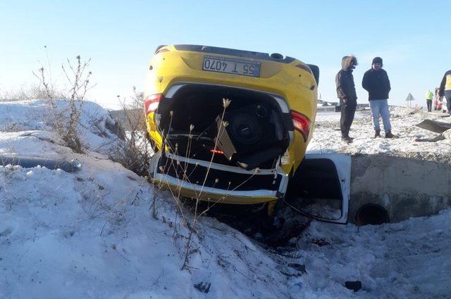 Amasya’da kaza yapan aracın sürücüsü öldü, 2 kişi yaralandı