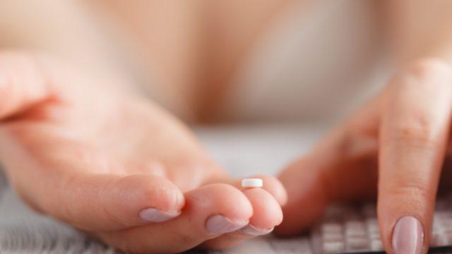 Doğum kontrol hapı hakkında bilmeniz gerekenler: Gebeliği nasıl önlüyor, prezervatif hangi durumda kullanılabilir?