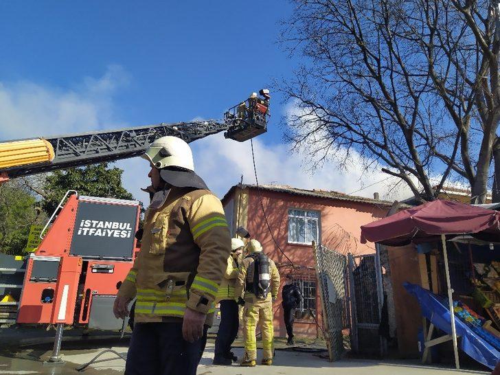 Zeytinburnu’na dağıtım sağlayan trafoda yangın G2