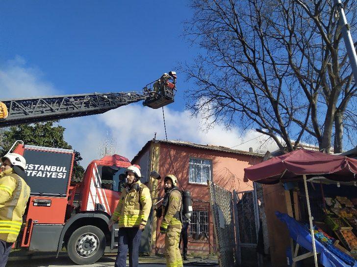 Zeytinburnu’na dağıtım sağlayan trafoda yangın G3