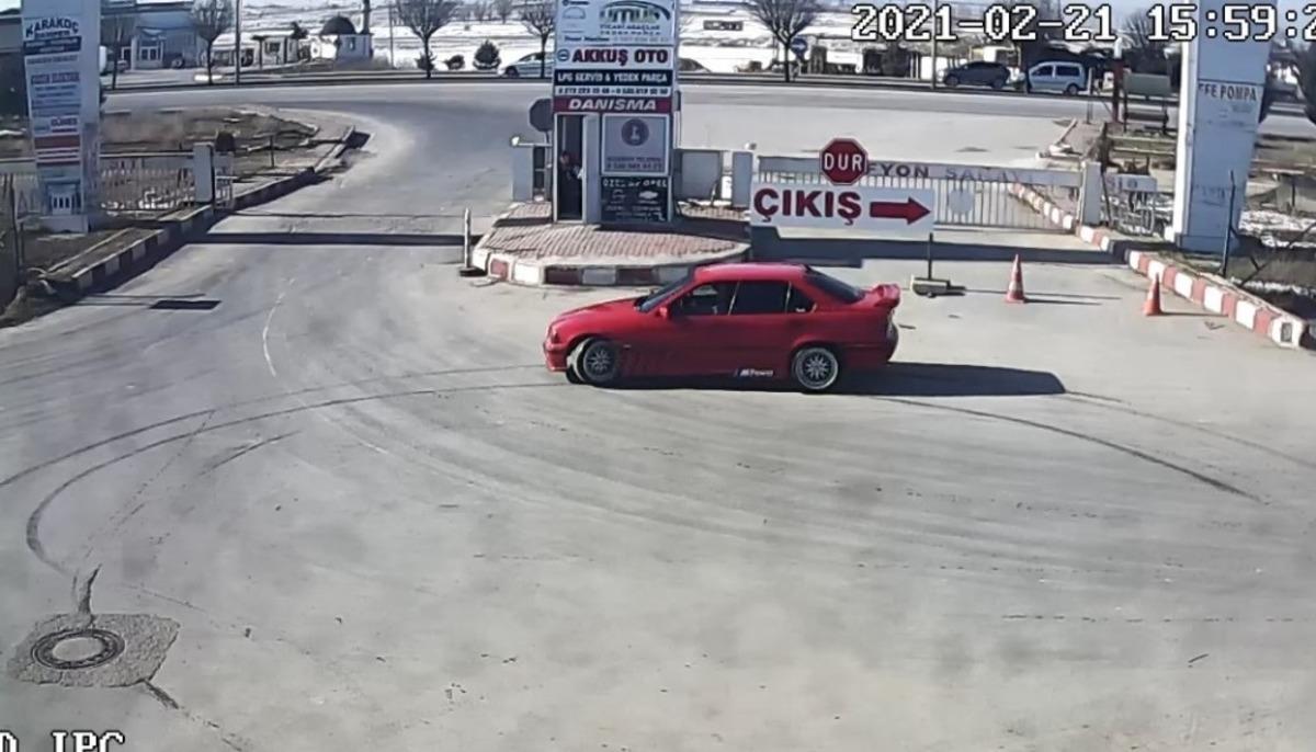 Kısıtlamada drift atan s&uuml;r&uuml;c&uuml;ye 7 bin TL&rsquo;ye yakın para cezası kesildi