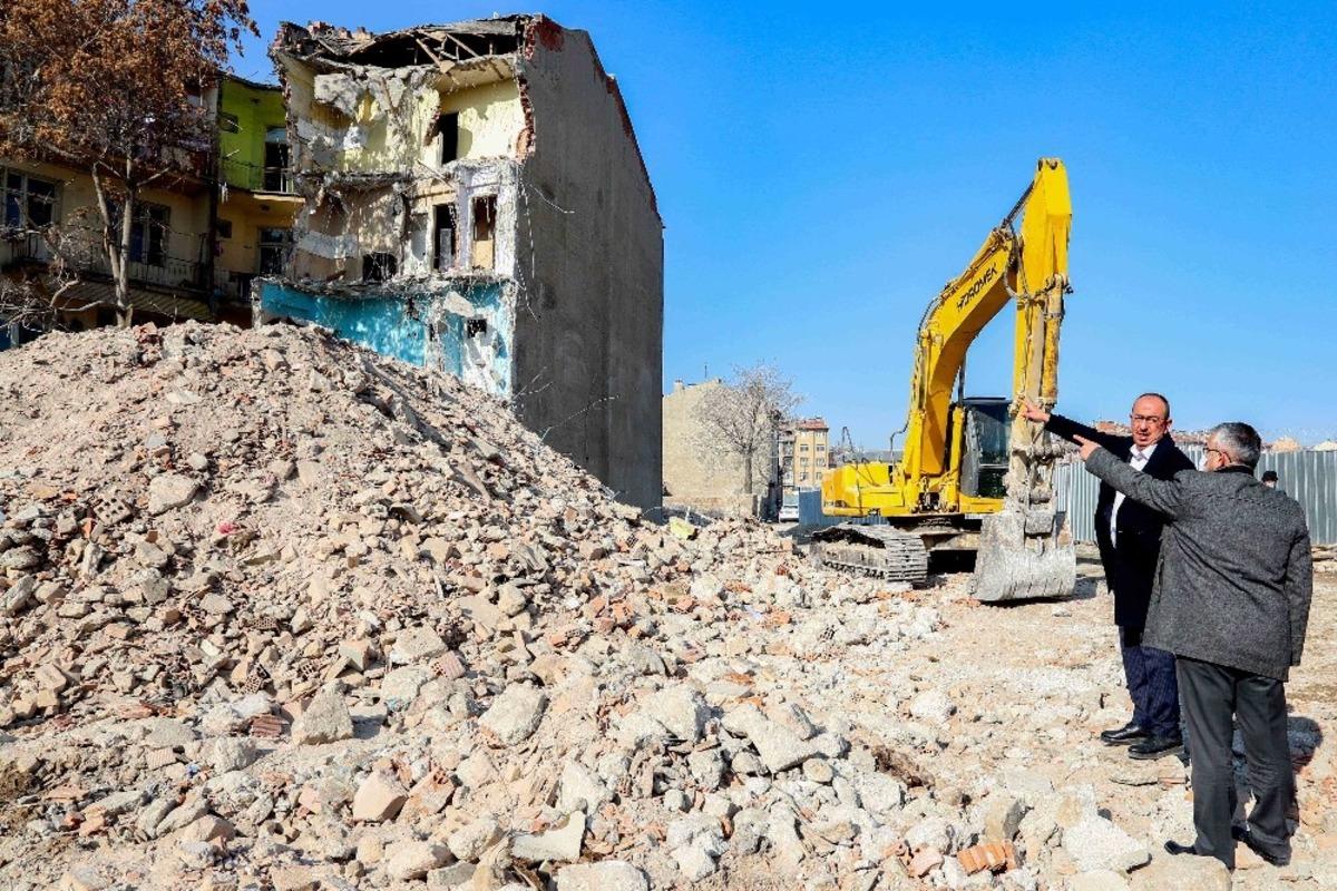 Tarihi Konya surları g&uuml;n y&uuml;z&uuml;ne &ccedil;ıkıyor