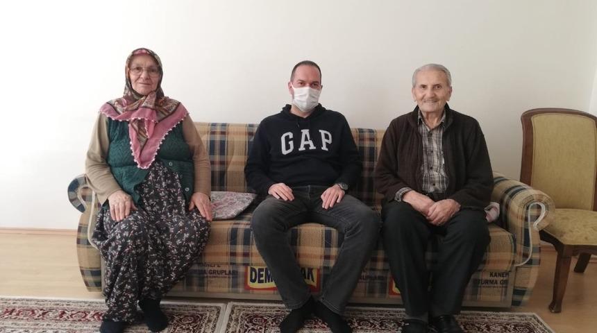 Başkan Özdemir kendisine şiir yazan Ali Yılmaz’ı ziyaret etti