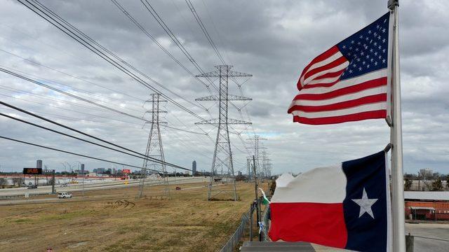 Teksas eyaleti genelinde milyonlarca kişi elektriksiz kaldı, ısınma sistemleri çöktü.