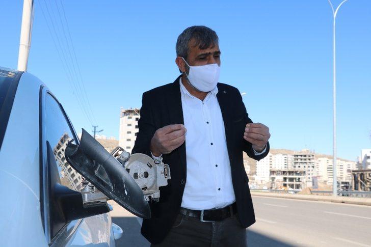 Park halindeki otomobile çarpıp kaçtı G4