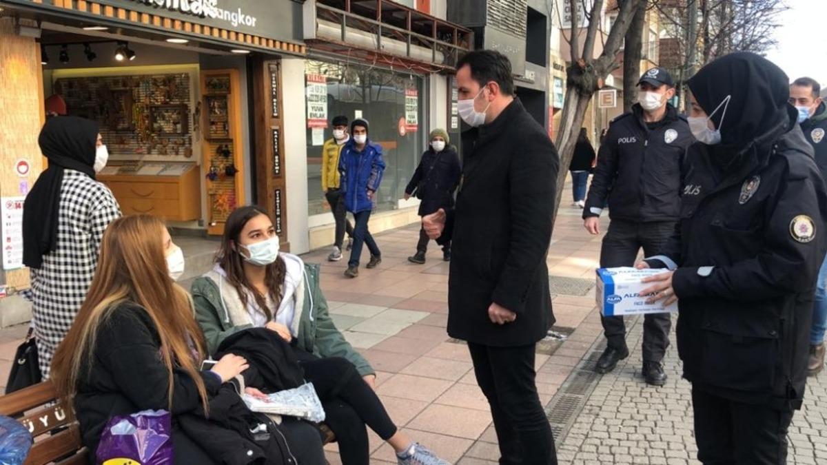 Tepebaşında sosyal mesafe denetimi yapıldı