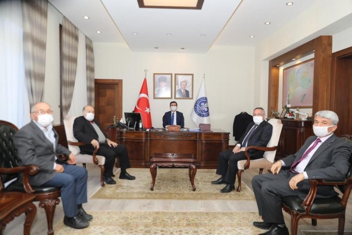 Burdur&rsquo;da dereceye giren vergi m&uuml;kelleflerine plaket verildi