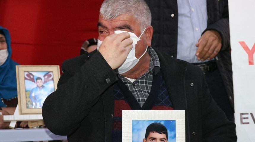 HDP &ouml;n&uuml;ndeki ailelerin &ccedil;ığlığı her ge&ccedil;en g&uuml;n artıyor: Evlat n&ouml;beti eylemine bir aile daha katıldı