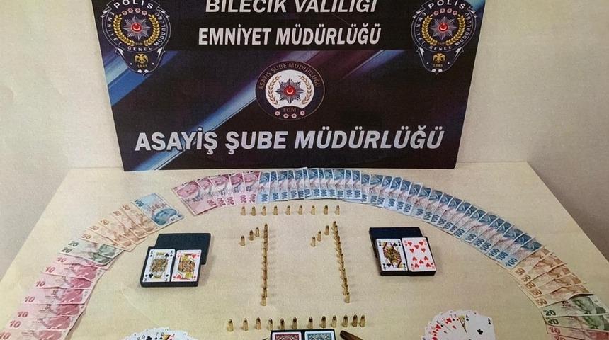 Bilecik’te bir evde kumar oynayan 9 kişiye 12 bin lira ceza