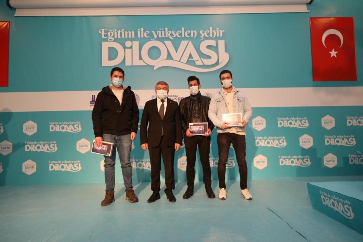 &Uuml;niversite &ouml;ğrencileri tabletlerine kavuştu