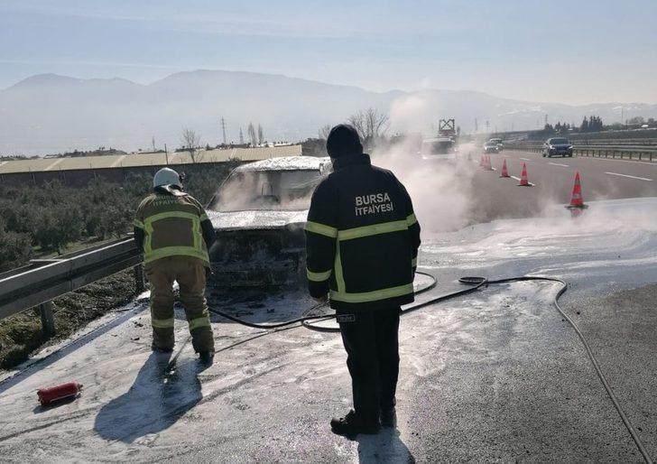 Lüks araç seyir halindeyken alev alev yandı G2