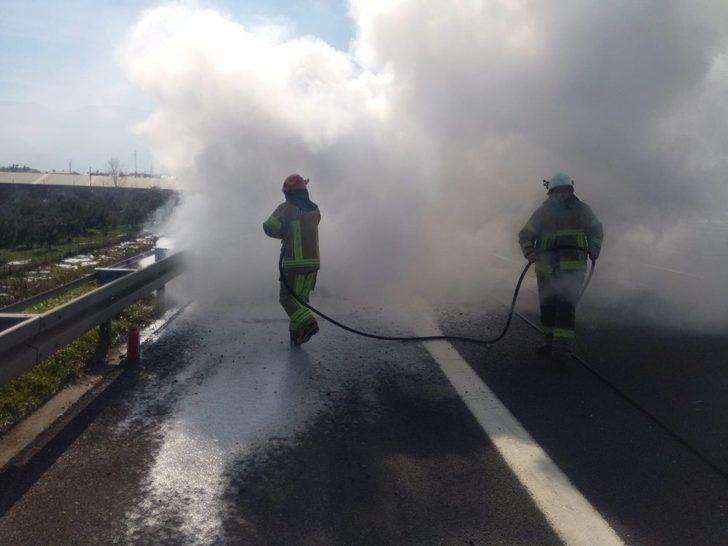 Lüks araç seyir halindeyken alev alev yandı G4