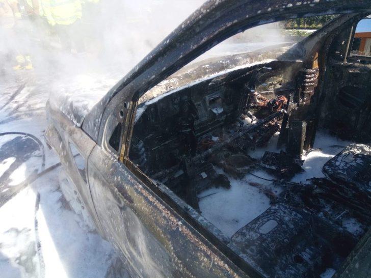 Lüks araç seyir halindeyken alev alev yandı G5