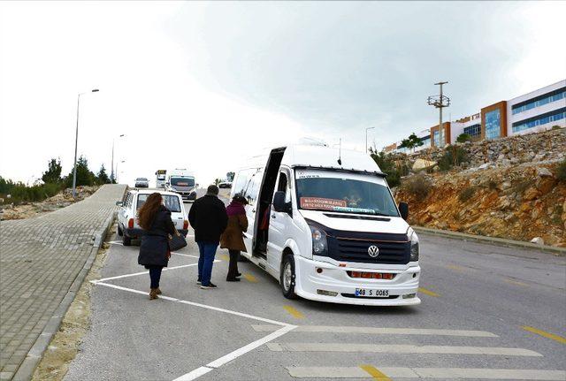 S Plakalı araçlar ile sağlık çalışanlarını ücretsiz taşınıyor