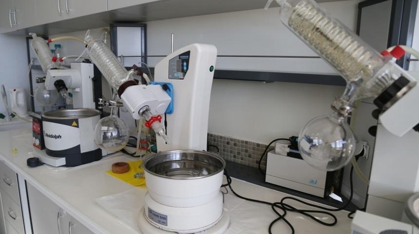 Rekt&ouml;r Şahin: &ldquo;Gelişen laboratuvarlar sanayi &uuml;retimini de geliştirecek&rdquo;