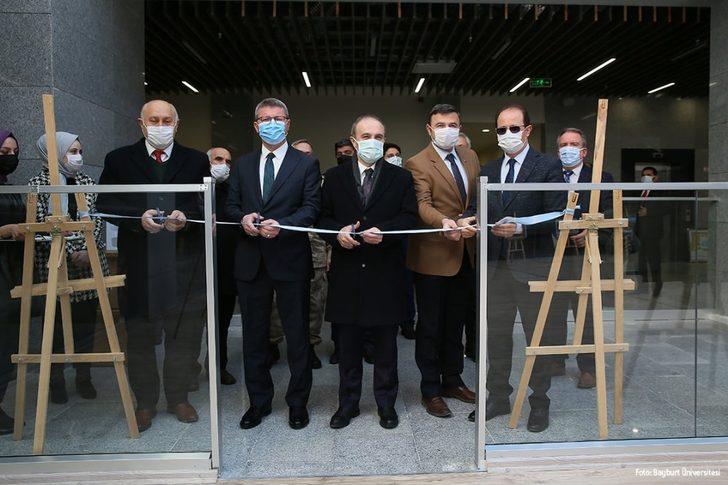 Vali Epcim, Bayburt Üniversitesi’nde kurtuluş günü etkinliklerine katıldı G1