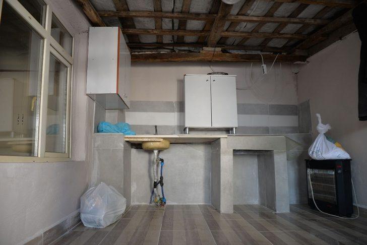 Evleri yanan aileye Altıeylül Belediyesi yardım etti G3