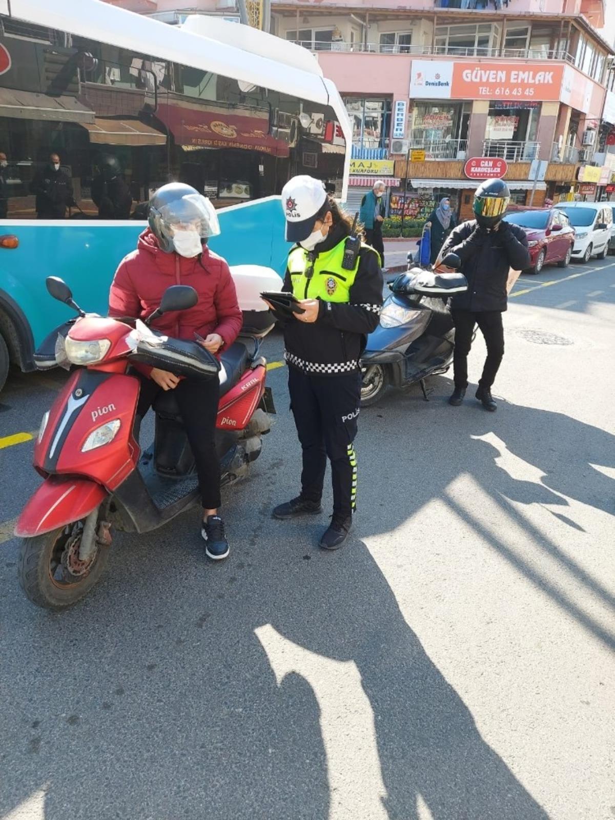 Aliağa&rsquo;da kısıtlamayı ihlal eden kişilere ceza yağdı