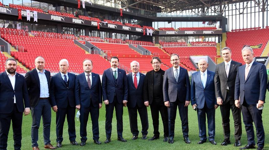 Göztepe Gürsel Aksel Stadı'na görkemli açılış