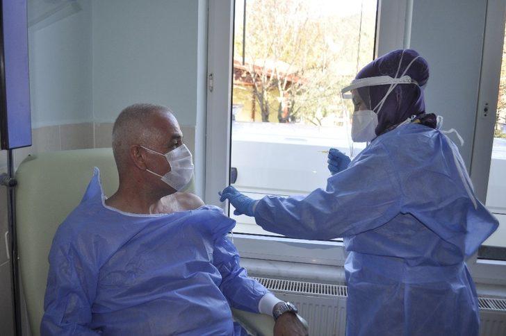 Marmaris Kaymakamı Ertuğ Şevket Aksoy Covid-19 aşısını yaptırdı G1