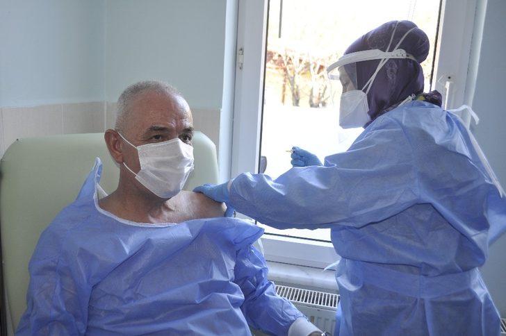 Marmaris Kaymakamı Ertuğ Şevket Aksoy Covid-19 aşısını yaptırdı G2