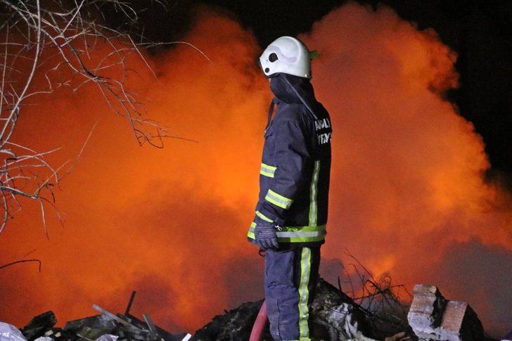 Antalya’da katı atık yangınında gökyüzü dumanla kaplandı G3