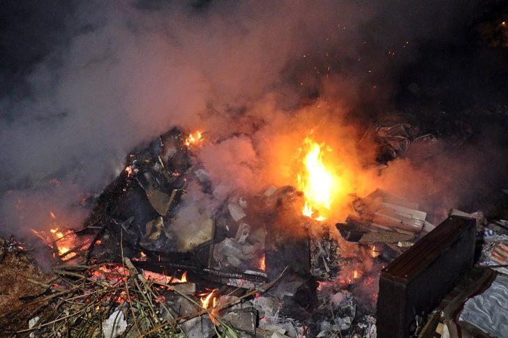 Antalya’da katı atık yangınında gökyüzü dumanla kaplandı G4