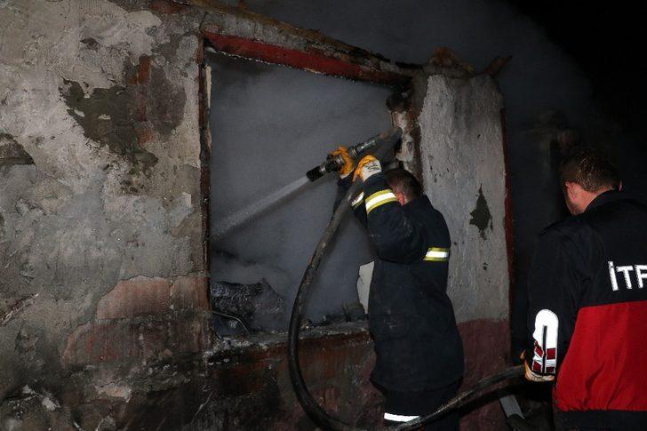Amasya’da bağ evi yandı, Türk bayrağı zarar görmedi G1