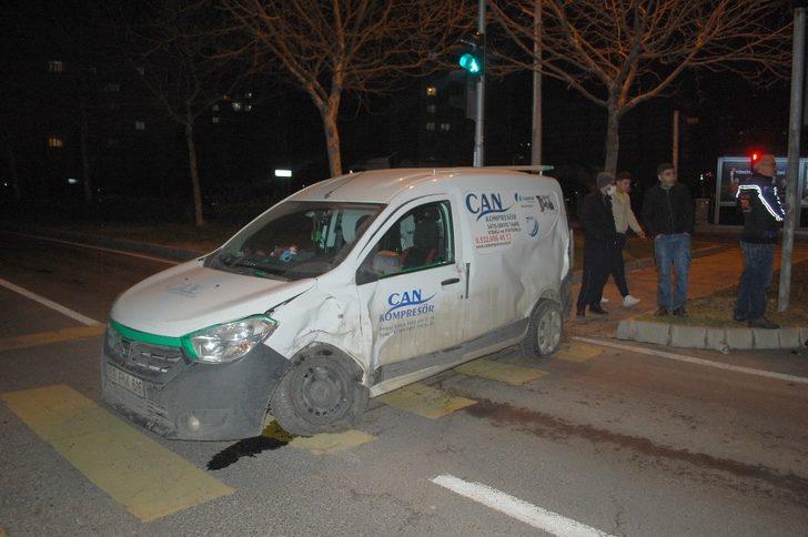 Kırmızı ışık ihlali kazaya neden oldu: 2 yaralı G2