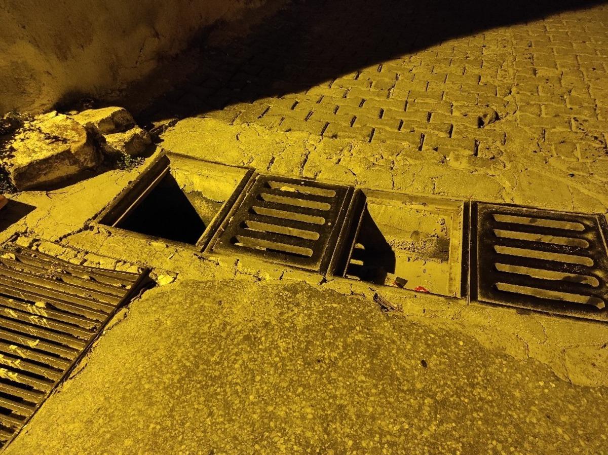 Kuşadası&rsquo;nda hırsızlar demir ızgaraları &ccedil;aldı