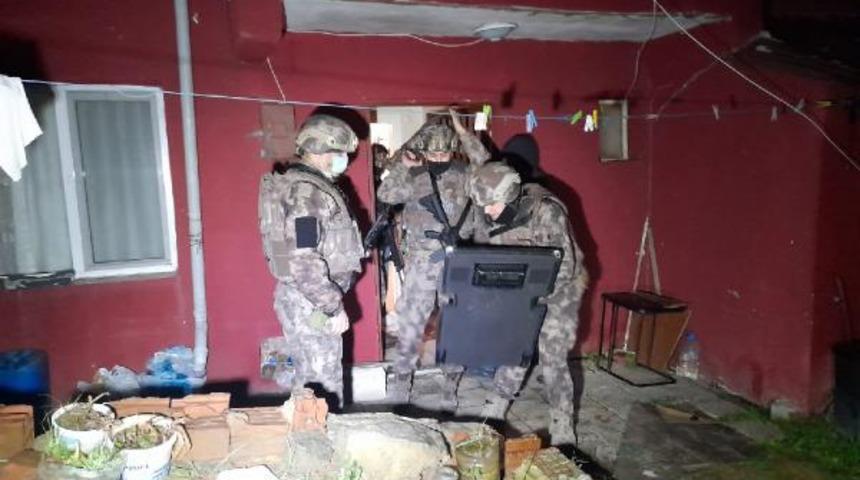 İstanbul merkezli 3 ilde uyuşturucu operasyonu! Çok sayıda kişiye gözaltı