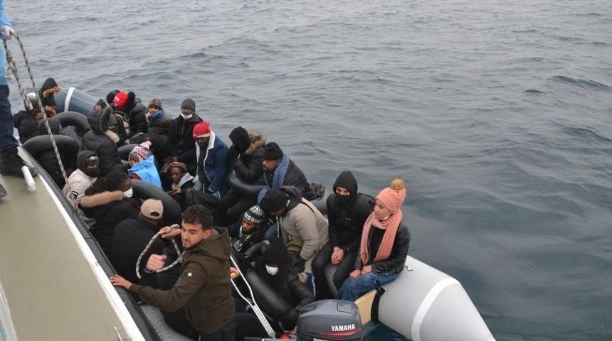 Ayvalık’ta 31 göçmen kurtarıldı