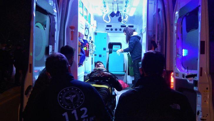 Otomobil ile çarpışan motosikletten yola savruldular: 1’i ağır 2 yaralı G4