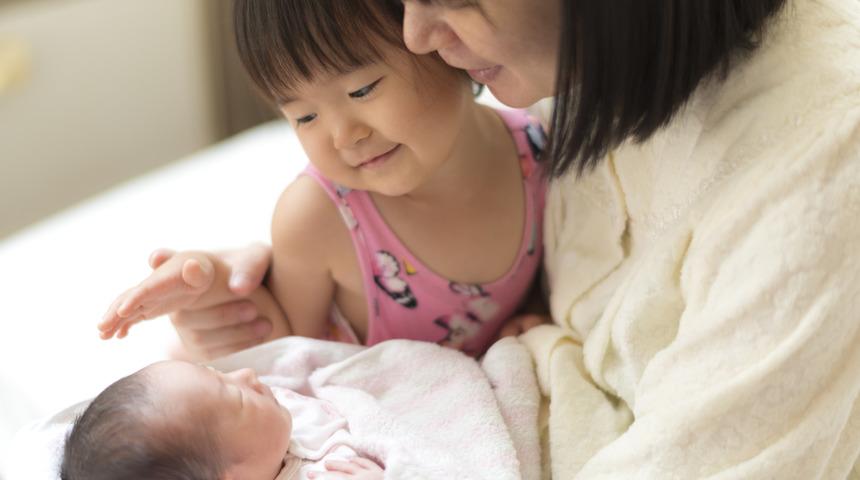 Japonya'da yeni doğan sayısı geçen yıl rekor seviyede düştü