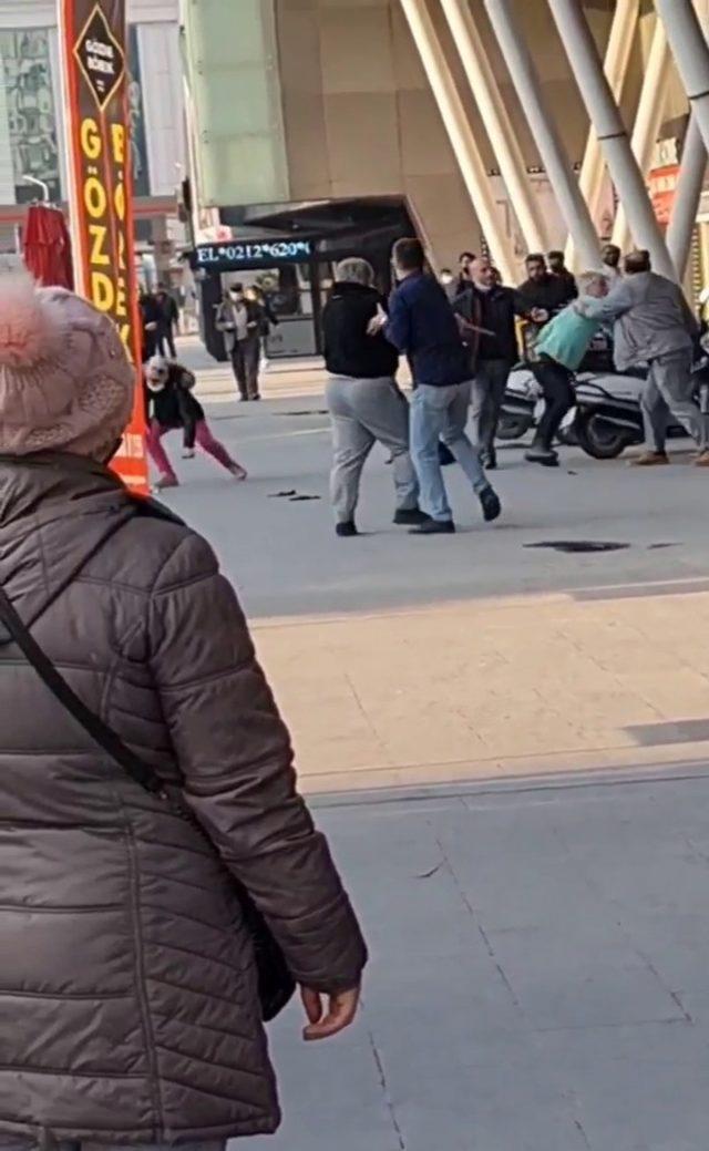 (Özel) Esenyurt’ta meydan kavgası kamerada 1