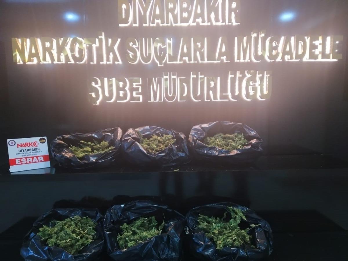 Diyarbakır polisi uyuşturucu tacirlerine g&ouml;z a&ccedil;tırmıyor