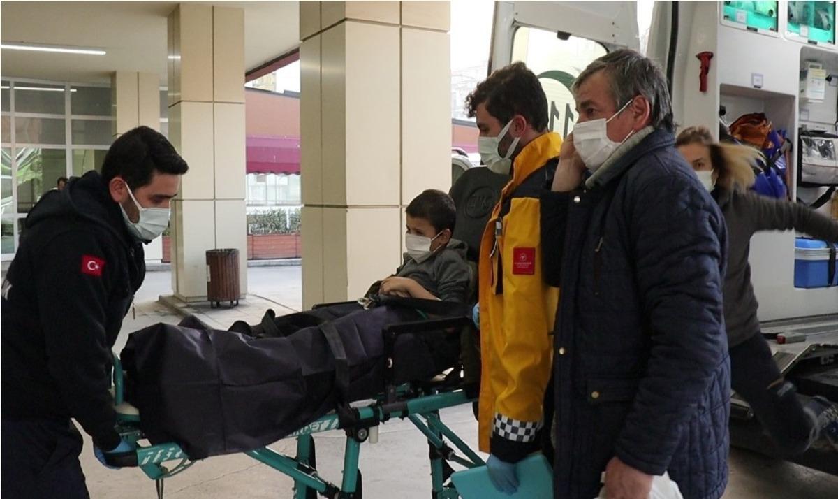 Evine giderken sokak k&ouml;peğin saldırdığı &ccedil;ocuk dehşeti yaşadı