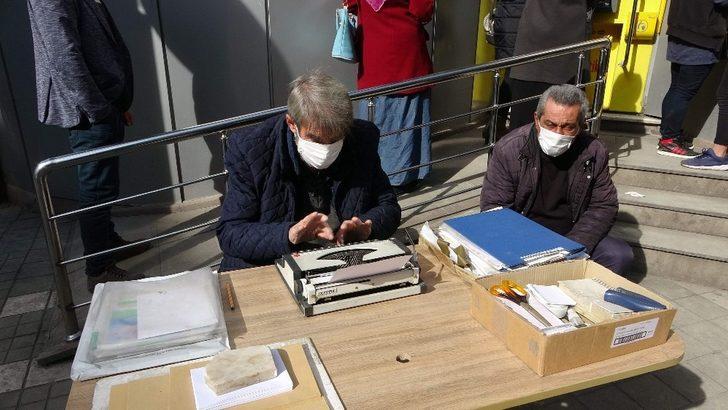 45 Yıllık arzuhalci, zamana meydan okuyor G2