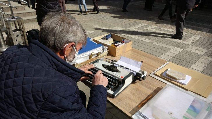 45 Yıllık arzuhalci, zamana meydan okuyor G3