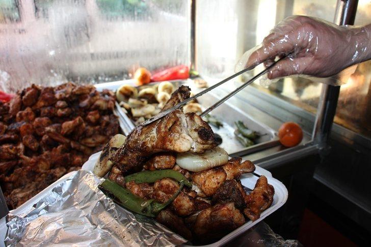 Pikniğe gidemeyen vatandaşlar için mangalı eve taşıdı G2