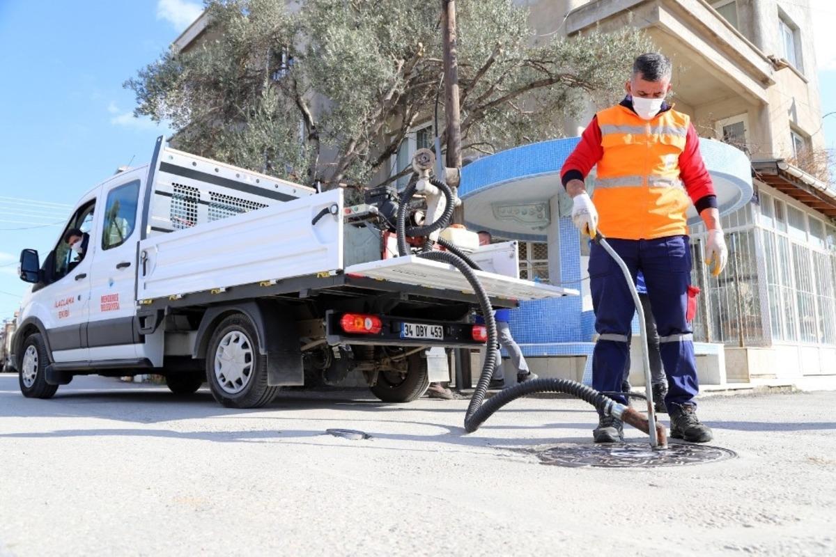 Menderes&rsquo;te haşere ile m&uuml;cadele