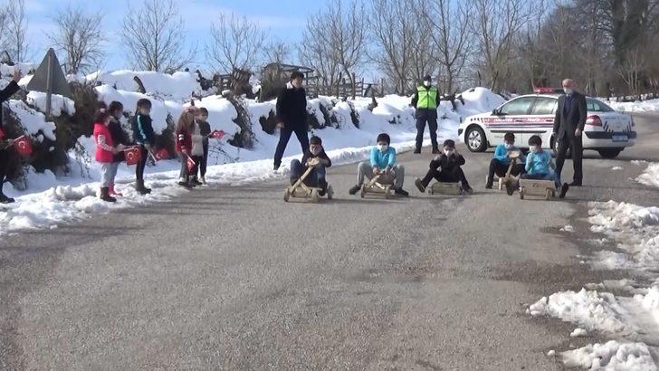 Okullarına kavuşan çocuklar ralli yaptı G1
