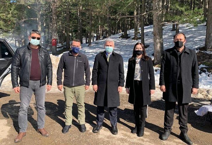 Milletvekili Dr. Mustafa Canbey, Can Dostlar Yaşasın projesine destek olarak, vahşi yaşam alanındaki hayvanları besledi G2