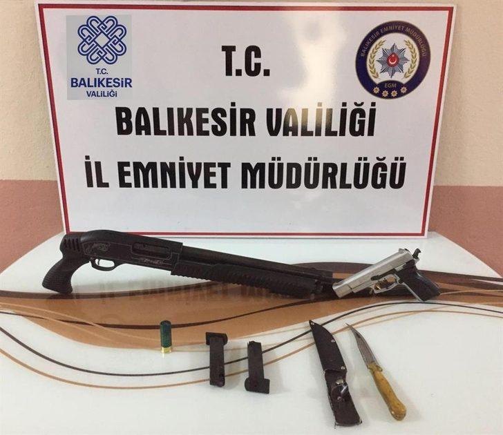 Balıkesir’de polis 14 aranan şahsı yakaladı G1