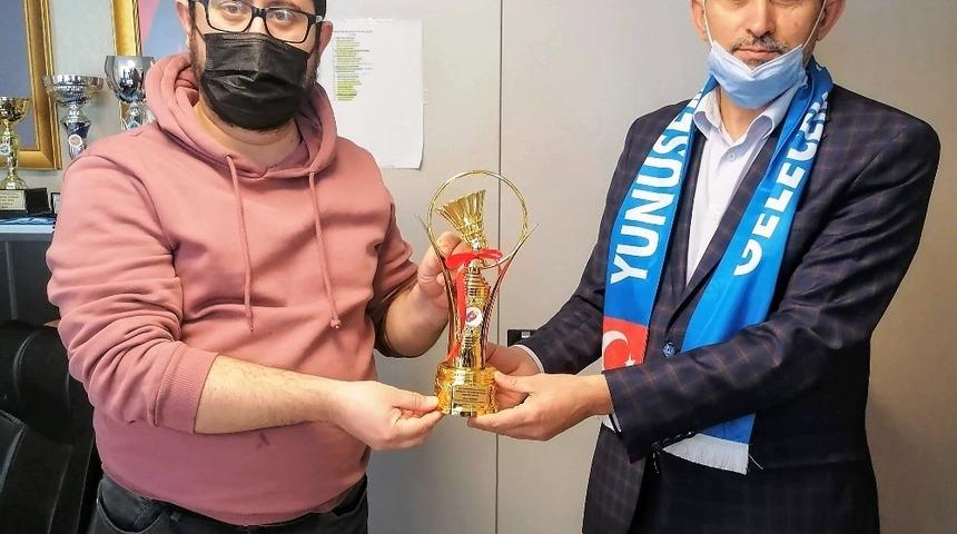 Federasyon Başkanı Özmekik’ten Yunusemre Belediyespor’a ziyaret