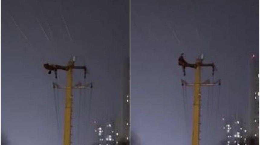 Çin'de elektrik direğinin tepesinde mekik çeken kişi gözaltına alındı