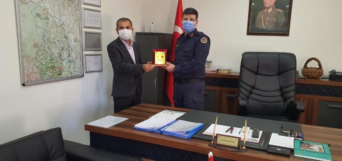 Jandarmadan  Aksu&rsquo;da hatasız s&uuml;r&uuml;c&uuml;lere &ouml;d&uuml;l