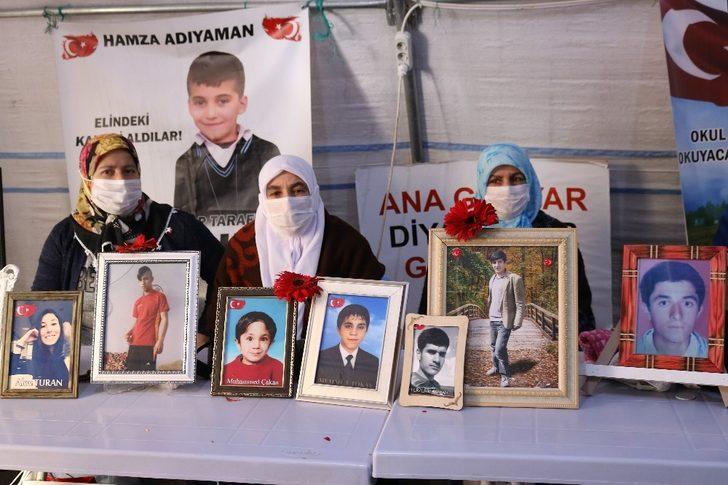 HDP önündeki aileler 540 gündür çocuklarından gelecek haberi bekliyor G4