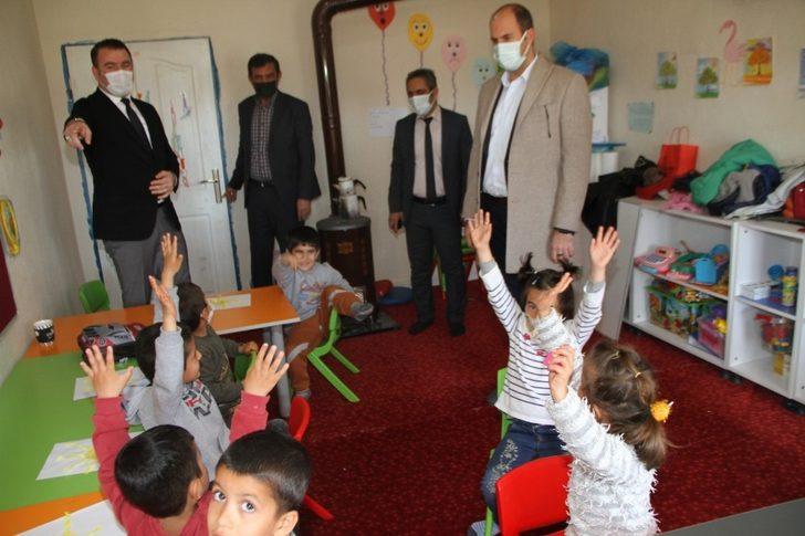 Kaymakam Türkmen, Çöltepe’de öğrencilerin heyecanına ortak oldu G2